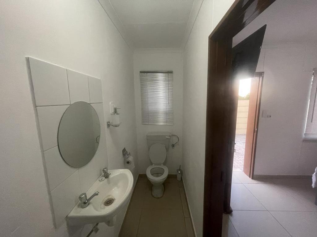 Sabrina Guesthouse Tsumeb Eksteriør bilde