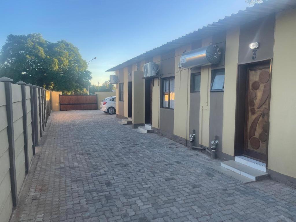 Sabrina Guesthouse Tsumeb Eksteriør bilde